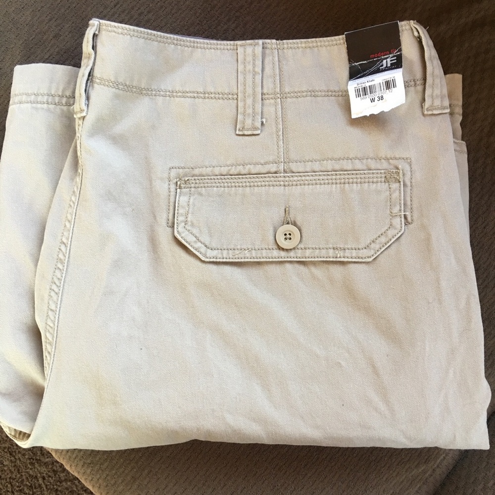 J Ferrar Men’s Cargo Shorts NWT - size 38